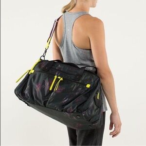 *RARE* LULULEMON WORK IT OUT DUFFEL MIDNIGHT IRIS MULTI FLORAL NEON YOGA GYM